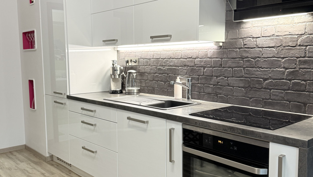 Rezervované ! Moderný 1,5-2 izbový byt s priestranným balkónom na Rustaveliho ulici,