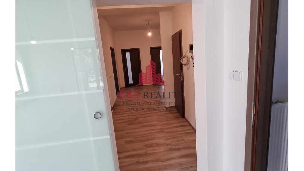 Rodinný dom v veľkým pozemkom po rekonštrucii