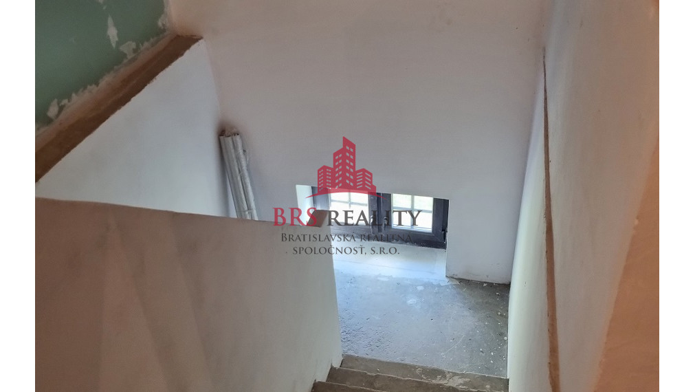 Rodinný dom v veľkým pozemkom po rekonštrucii