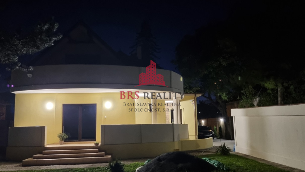 Rodinný dom v veľkým pozemkom po rekonštrucii