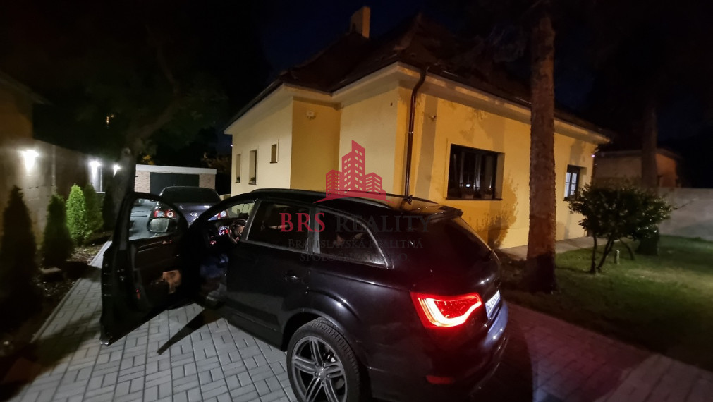 Rodinný dom v veľkým pozemkom po rekonštrucii