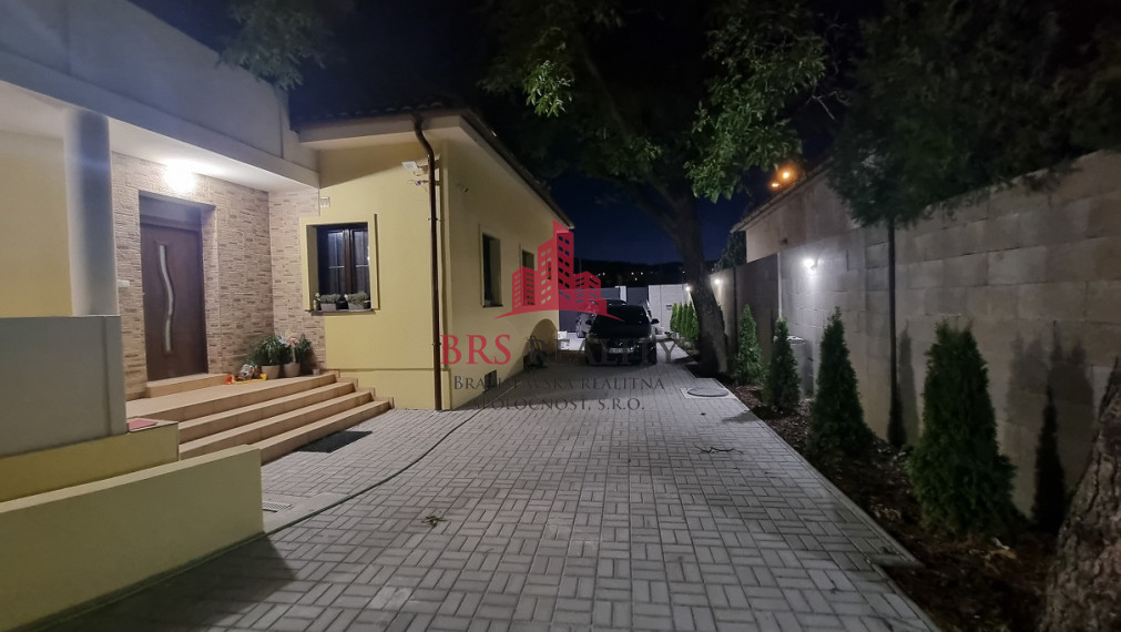 Rodinný dom v veľkým pozemkom po rekonštrucii