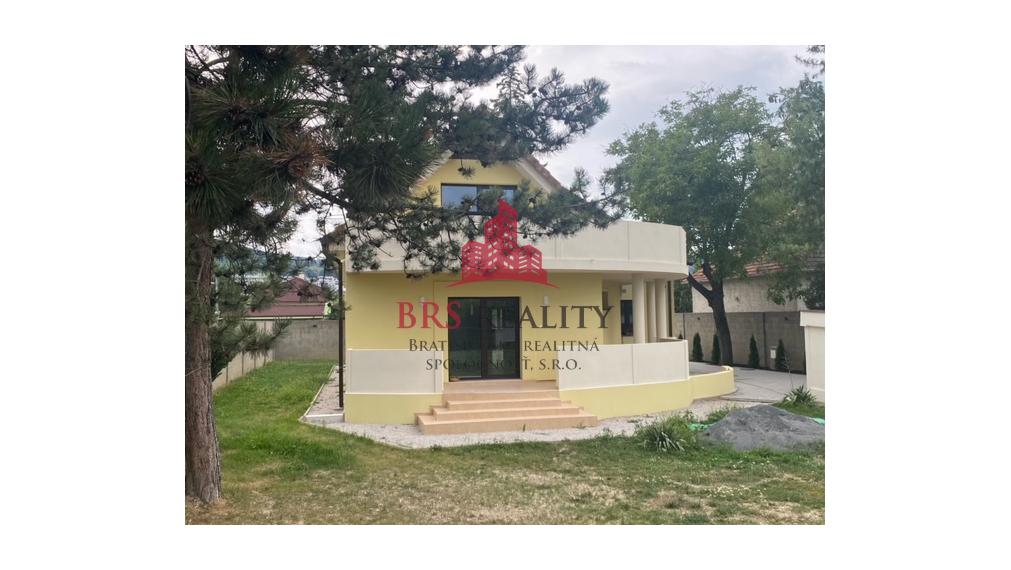 Rodinný dom v veľkým pozemkom po rekonštrucii