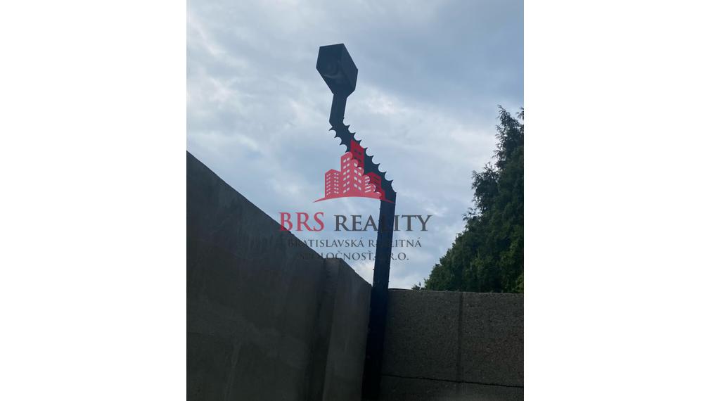 Rodinný dom v veľkým pozemkom po rekonštrucii