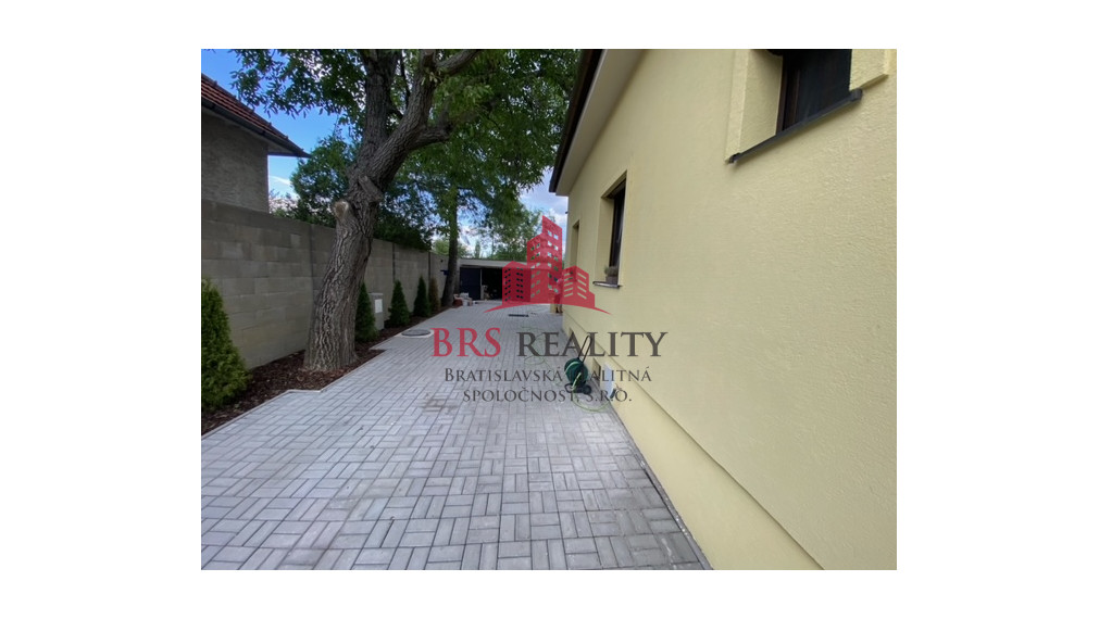 Rodinný dom v veľkým pozemkom po rekonštrucii