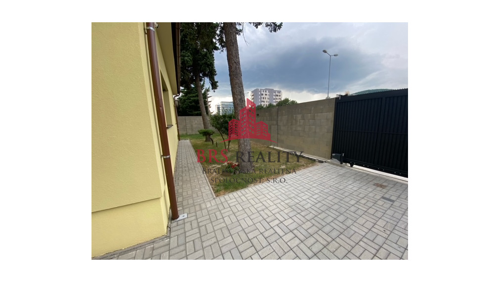 Rodinný dom v veľkým pozemkom po rekonštrucii