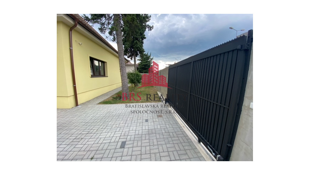 Rodinný dom v veľkým pozemkom po rekonštrucii