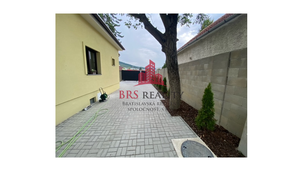 Rodinný dom v veľkým pozemkom po rekonštrucii