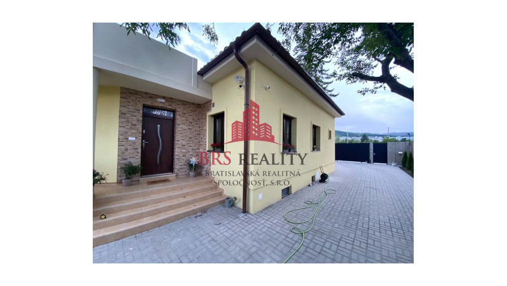 Rodinný dom v veľkým pozemkom po rekonštrucii