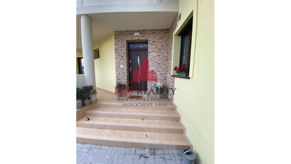 Rodinný dom v veľkým pozemkom po rekonštrucii