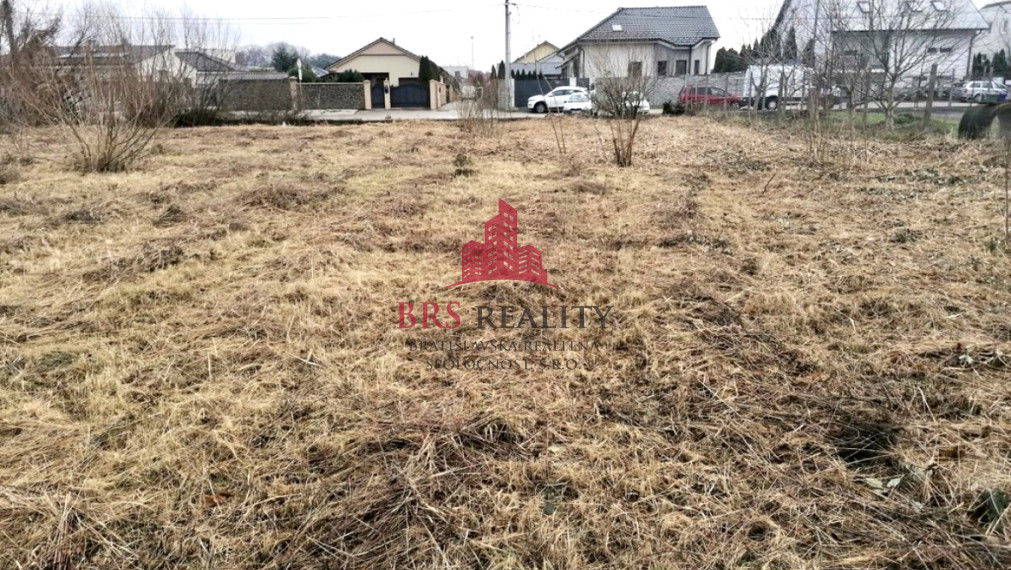 Pozemok vhodný pre výstavbu rodinných domov 2772 m2