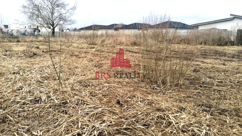 Pozemok vhodný pre výstavbu rodinných domov 2772 m2