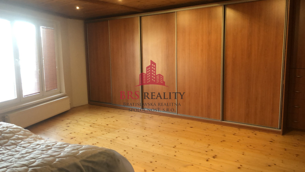 Dvojgeneračný rodinný dom, pozemok 800m2