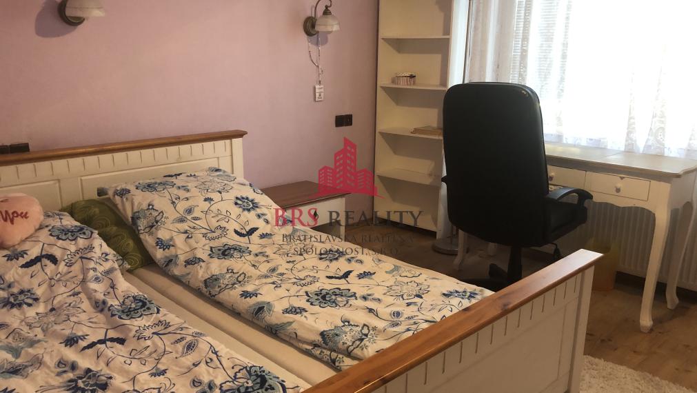 Dvojgeneračný rodinný dom, pozemok 800m2