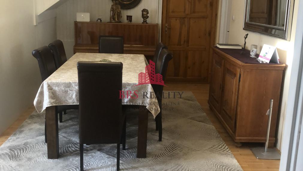 Dvojgeneračný rodinný dom, pozemok 800m2