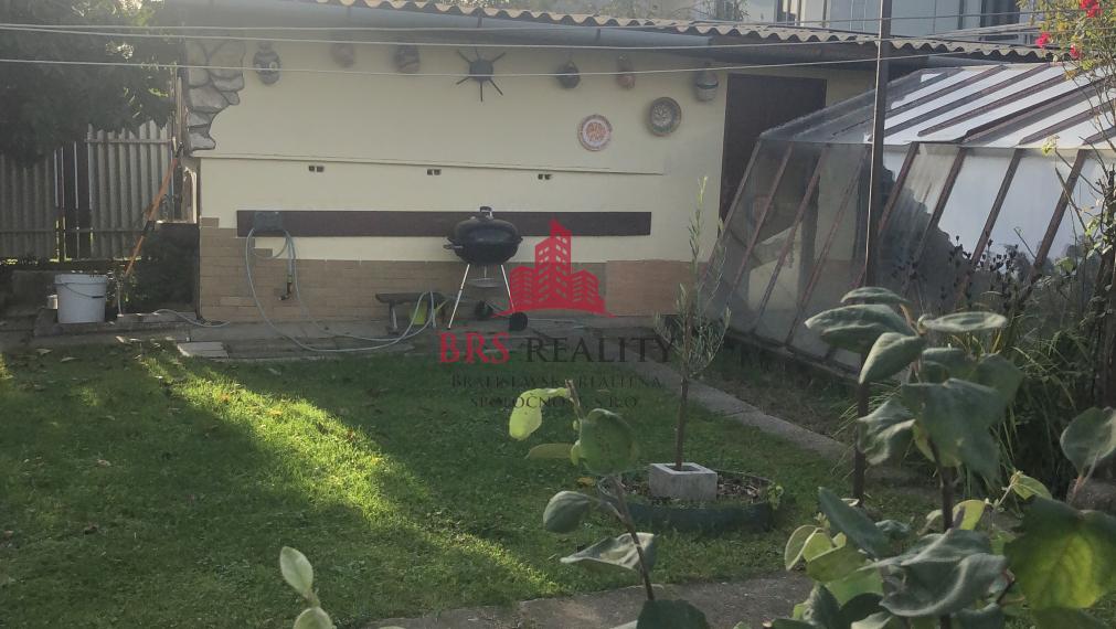 Dvojgeneračný rodinný dom, pozemok 800m2