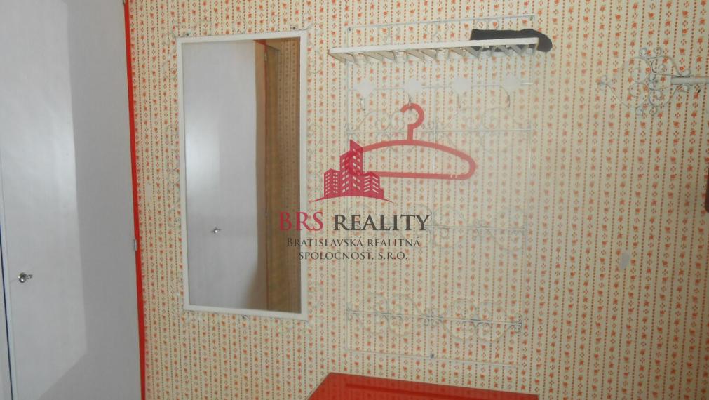 Predané - Ponúkame 2izb byt v pôvodnom stave na Romanovej ul.