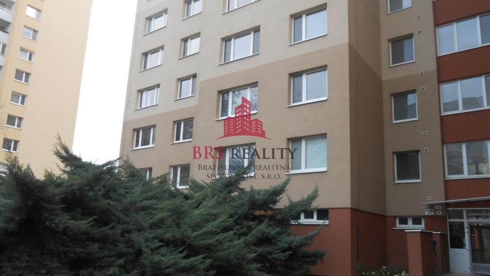 Predané - Ponúkame 2izb byt v pôvodnom stave na Romanovej ul.