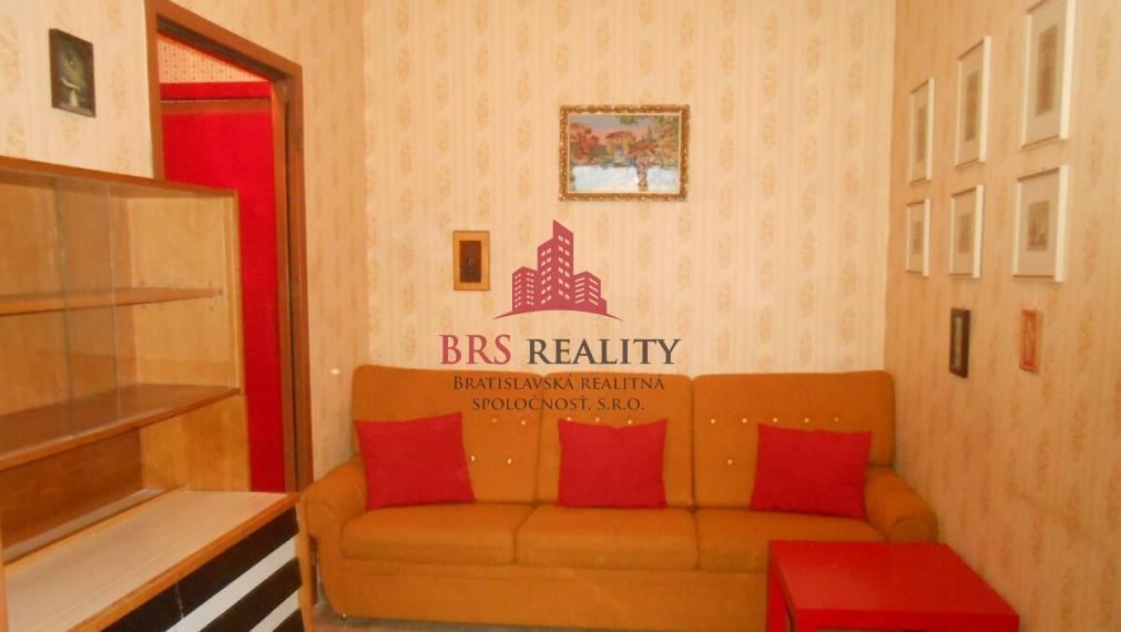 Predané - Ponúkame 2izb byt v pôvodnom stave na Romanovej ul.