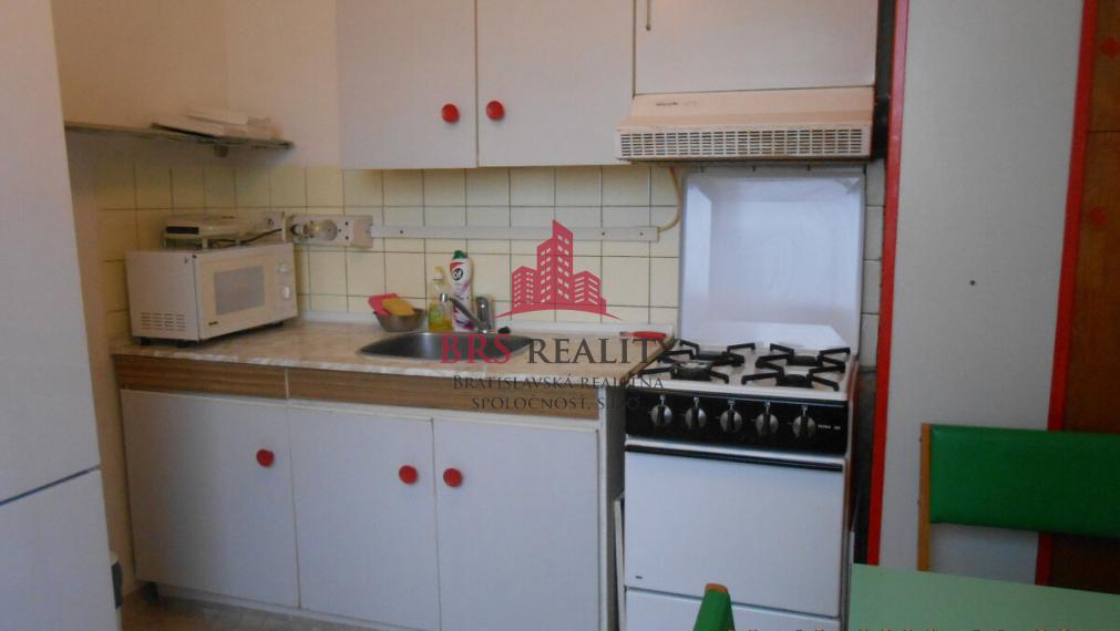 Predané - Ponúkame 2izb byt v pôvodnom stave na Romanovej ul.