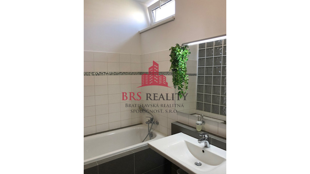 2-izbový byt Ružinov pri parku Andreja Hlinku