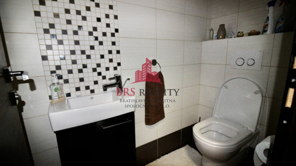 Predané - Predaj pekného 4 izbového rodinného domu