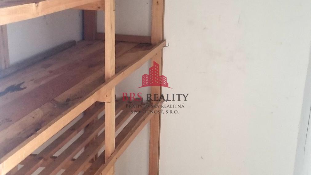 Predané - Na predaj 2 - izb. byt Púpavova ul.