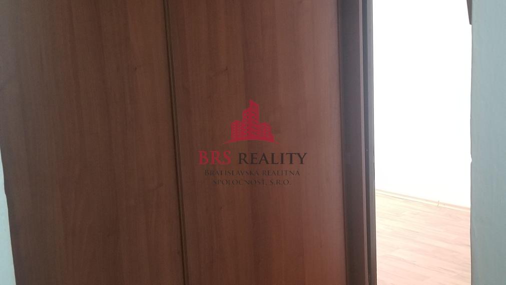 Predané - Na predaj 2 - izb. byt Púpavova ul.