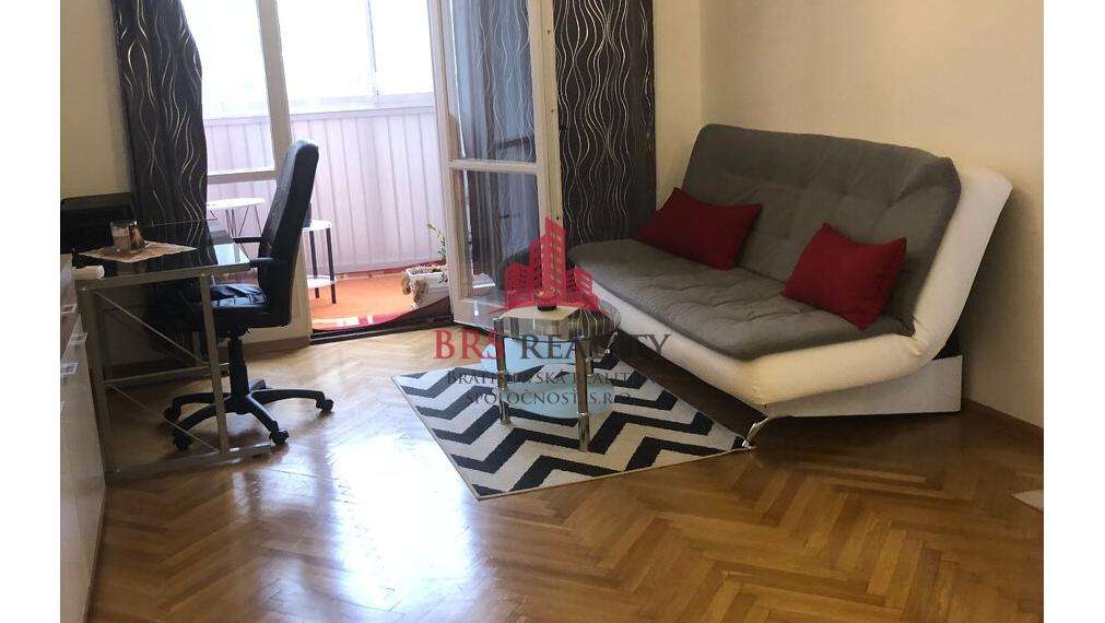 1IZB BYT TEHLA HISTORICKÉ CENTRUM KOŠÍC PRI STAREJ RADNICI