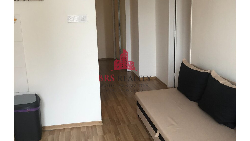 1IZB BYT TEHLA HISTORICKÉ CENTRUM KOŠÍC PRI STAREJ RADNICI