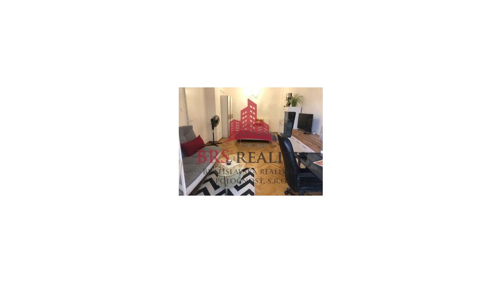 1IZB BYT TEHLA HISTORICKÉ CENTRUM KOŠÍC PRI STAREJ RADNICI