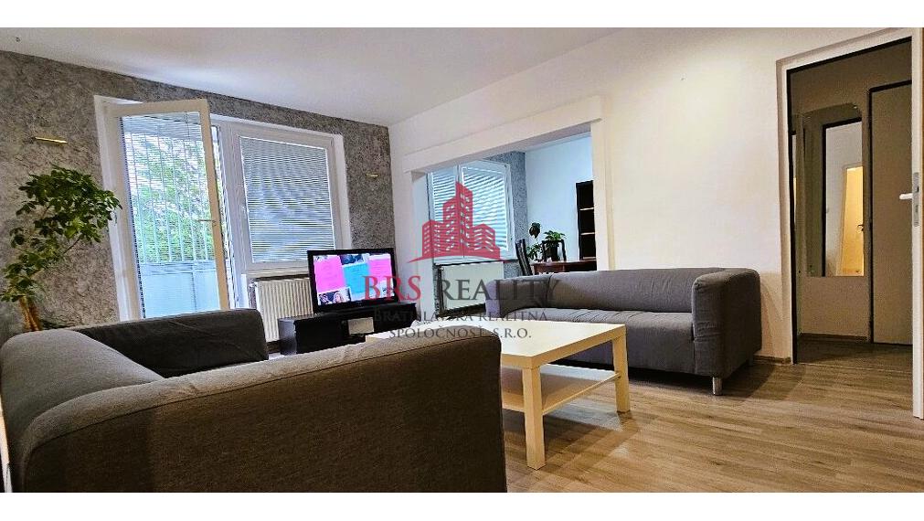 Na prenájom: Priestranný 4-izbový byt s loggiou v Bratislave – Karlova Ves