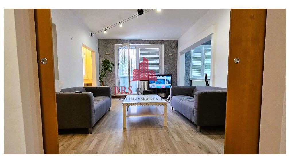 Na prenájom: Priestranný 4-izbový byt s loggiou v Bratislave – Karlova Ves