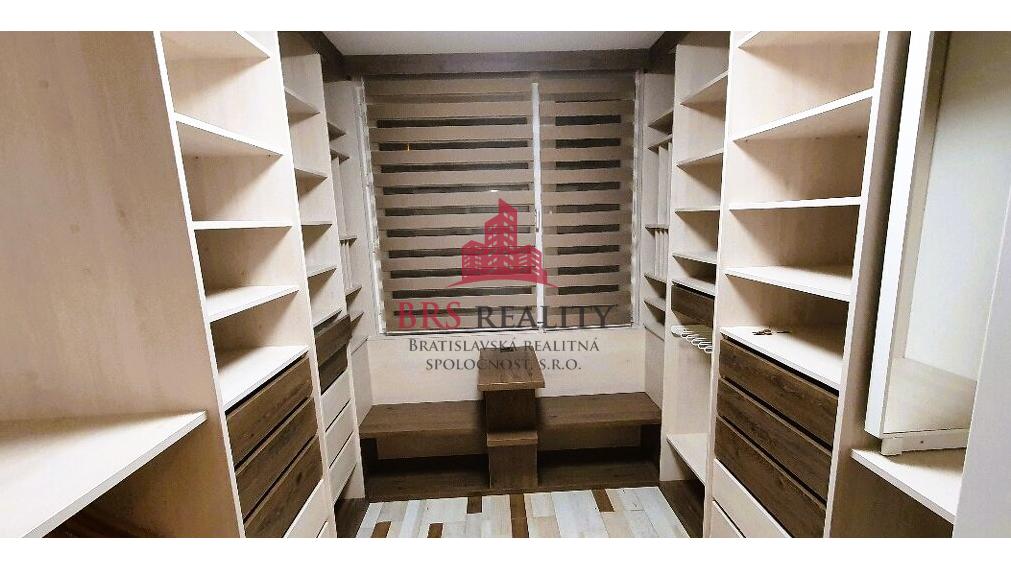 Na prenájom: Priestranný 4-izbový byt s loggiou v Bratislave – Karlova Ves