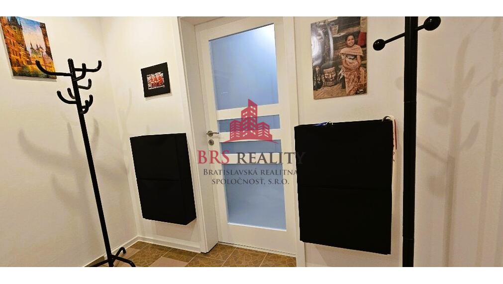 Na prenájom: Priestranný 4-izbový byt s loggiou v Bratislave – Karlova Ves