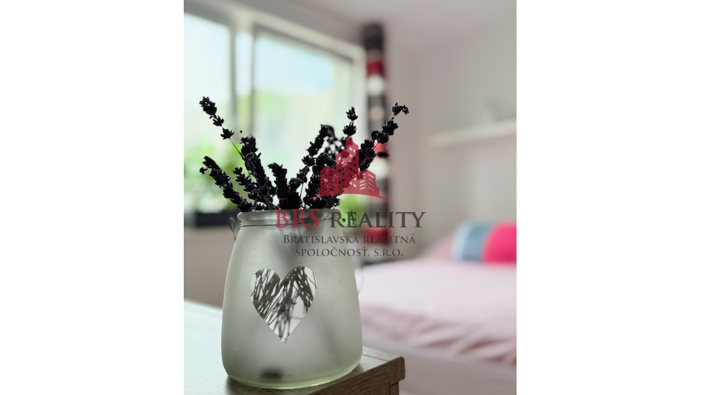 Rezervované ! Moderný 1,5-2 izbový byt s priestranným balkónom na Rustaveliho ulici,