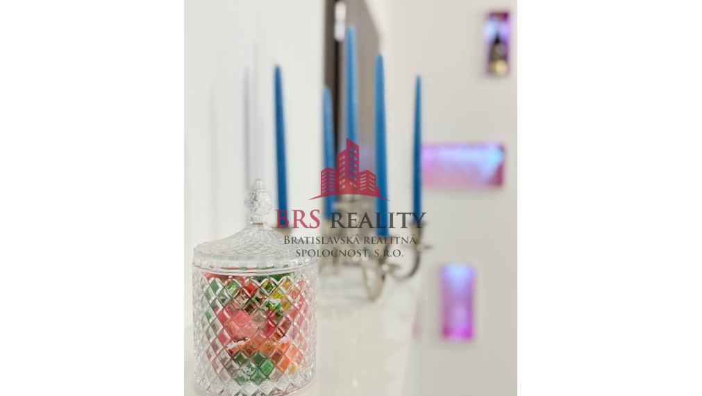 Rezervované ! Moderný 1,5-2 izbový byt s priestranným balkónom na Rustaveliho ulici,