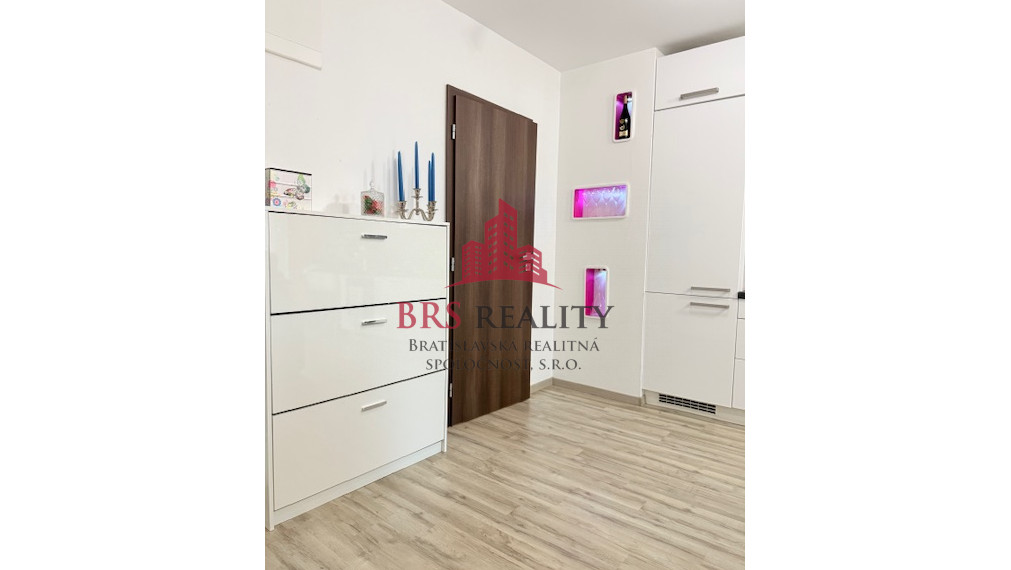 Rezervované ! Moderný 1,5-2 izbový byt s priestranným balkónom na Rustaveliho ulici,