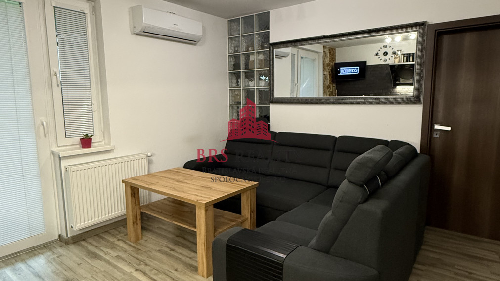 Rezervované ! Moderný 1,5-2 izbový byt s priestranným balkónom na Rustaveliho ulici,