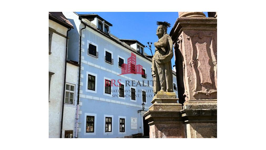 Byt s dušou histórie priamo na Trojičnom námestí, Banská Štiavnica