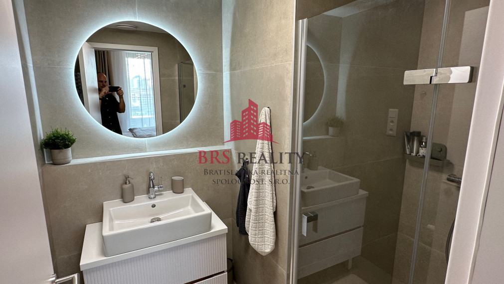 Príjemný a elegantný 2 izb. byt v projekte SKYPARK