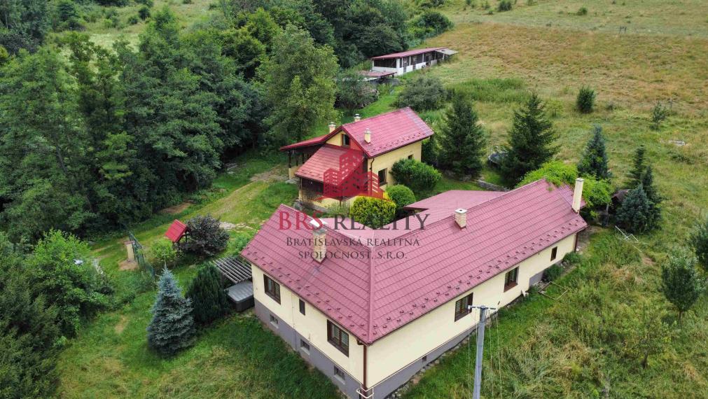 Nová Cena !!! 269.000 EUR Usadlosť v Korytárkach s pozemkom 13559 m2 na predaj!