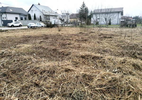 Pozemok vhodný pre výstavbu rodinných domov 2772 m2