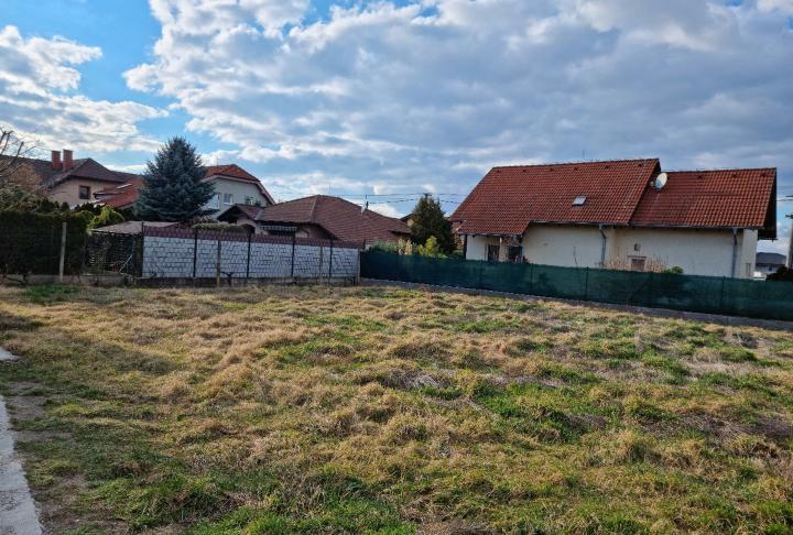 Rovinatý pozemok v Dunajskej Lužnej na predaj