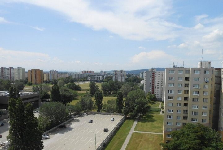 Predané - Ponúkame 2izb byt v pôvodnom stave na Romanovej ul.