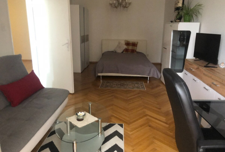 1IZB BYT TEHLA HISTORICKÉ CENTRUM KOŠÍC PRI STAREJ RADNICI