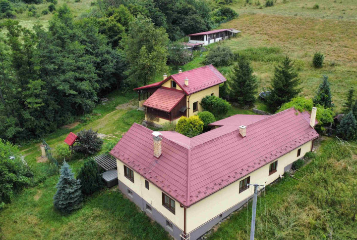 Nová Cena !!! 269.000 EUR Usadlosť v Korytárkach, pozemok 13.559 m2