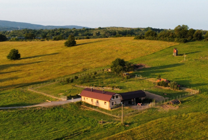Na predaj: Vidiecka usadlosť v Senohrade – miesto, kde sa sen o pokojnom bývaní stáva realitou